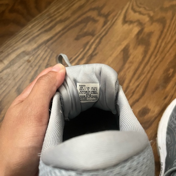 ASICS running shoes size 5 in womens - Picture 5 of 6